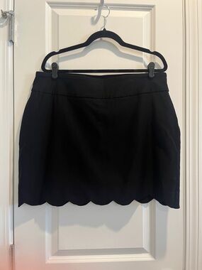 Crown & Ivy Black Scalloped Hem Women's Skort